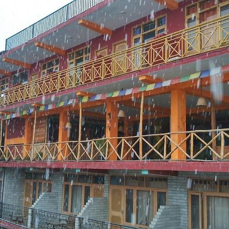 Rasta Cafe And Lodge Манали Экстерьер фото