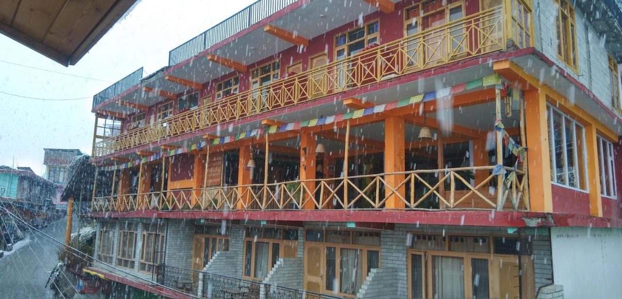 Rasta Cafe And Lodge Манали Экстерьер фото